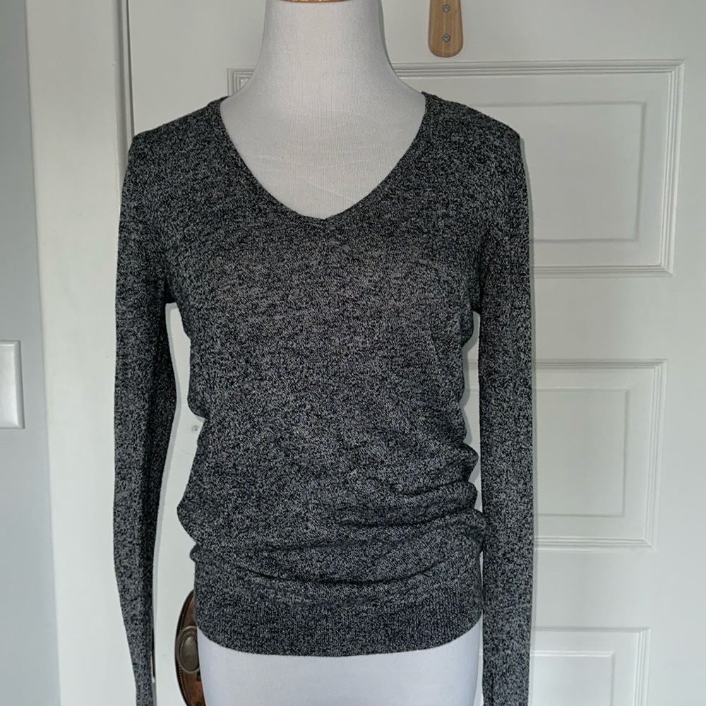 Active Basic Lightweight Grey Knit Vneck Sweater Size Small 100% Cotton